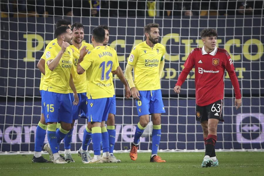 Tomás Alarcón marcó en sorpresivo triunfo de Cádiz sobre Manchester United en amistoso