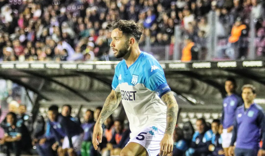 Eugenio Mena aplazó su despedida de Racing por problema económico con la dirigencia