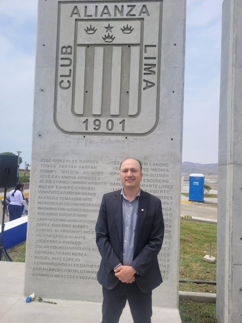El CSyD Colo Colo se hizo presente en inauguración de Parque de la Memoria Blanquiazul de Alianza Lima