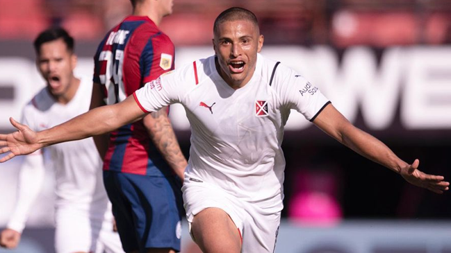 Una opción menos en Colo Colo: Leandro Benegas renovó en Independiente