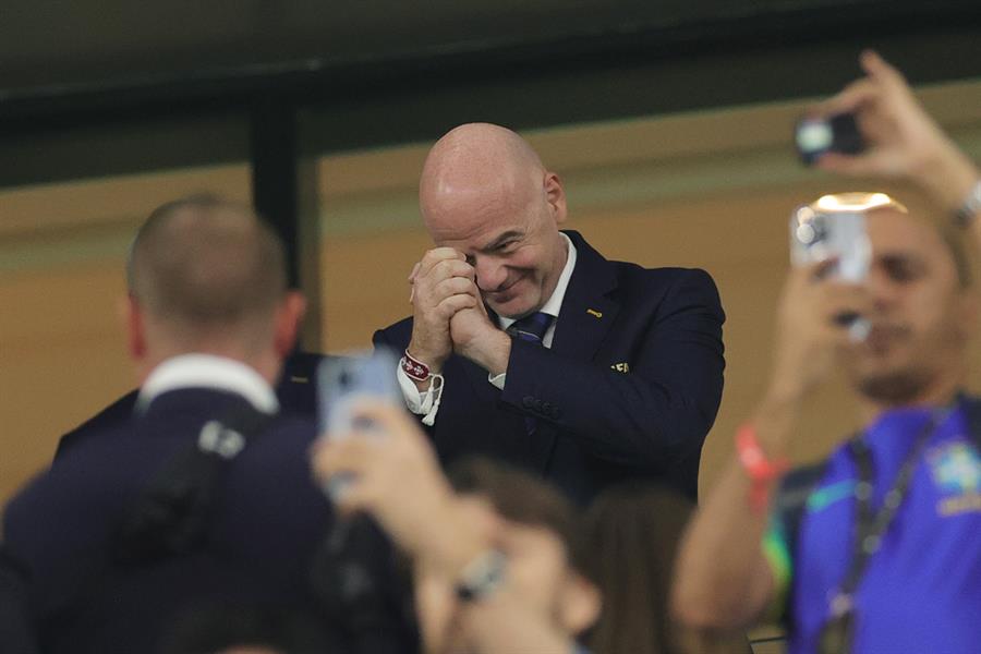 Gianni Infantino expresó sus condolencias a familia y amigos de periodista fallecido en Qatar