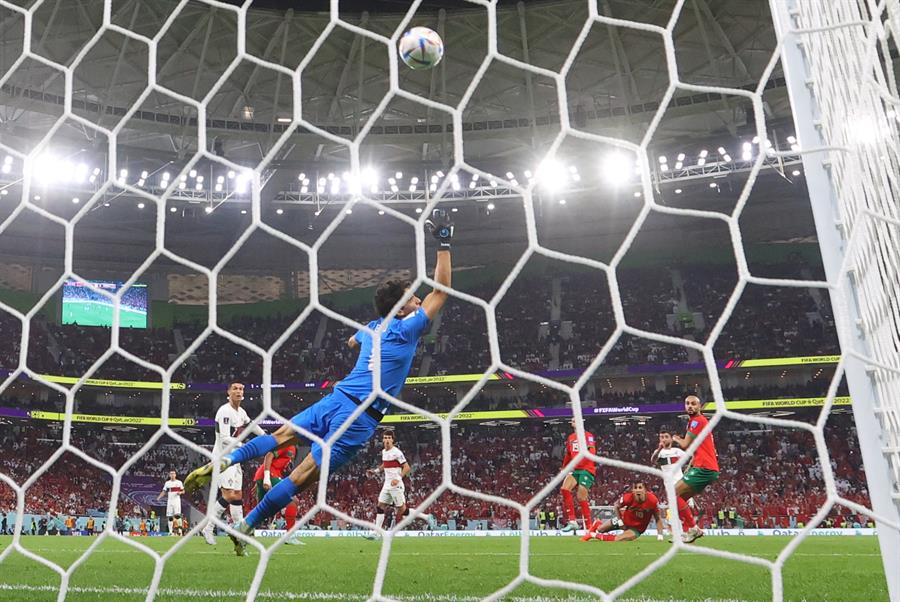 ¡Vale el paso a semifinales! La sensacional atajada de Bono a Joao Felix en Qatar 2022