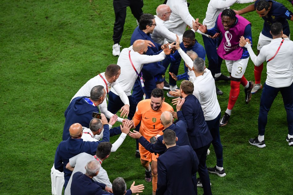 La celebración de Francia con sus hinchas en Al Bayt tras clasificar a semifinales en el Mundial