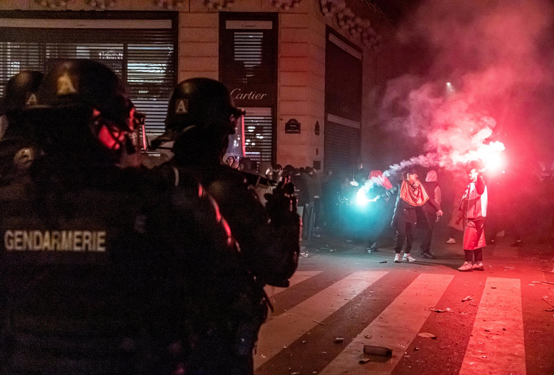 Fuertes incidentes protagonizaron hinchas de Marruecos y la policía francesa en París