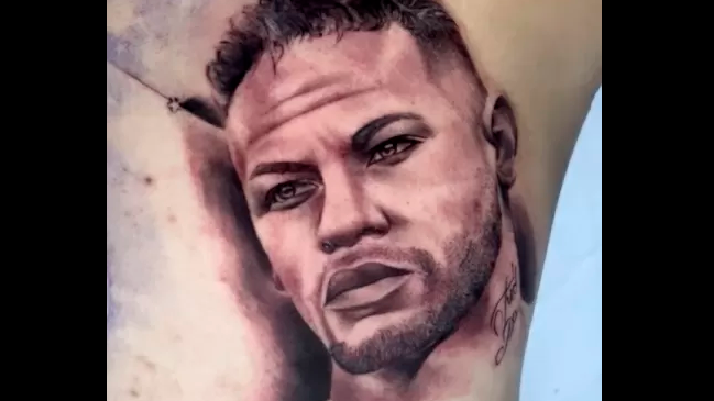 Richarlison se tatuó junto a Neymar y Ronaldo y el resultado fue objeto de críticas