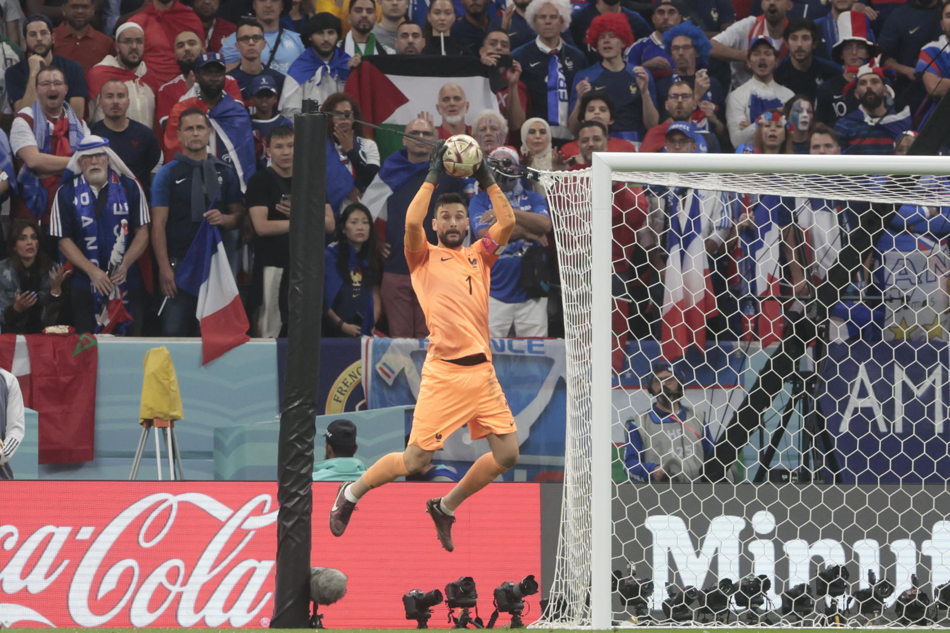 Hugo Lloris igualó a Manuel Neuer como el arquero con más partidos en los Mundiales