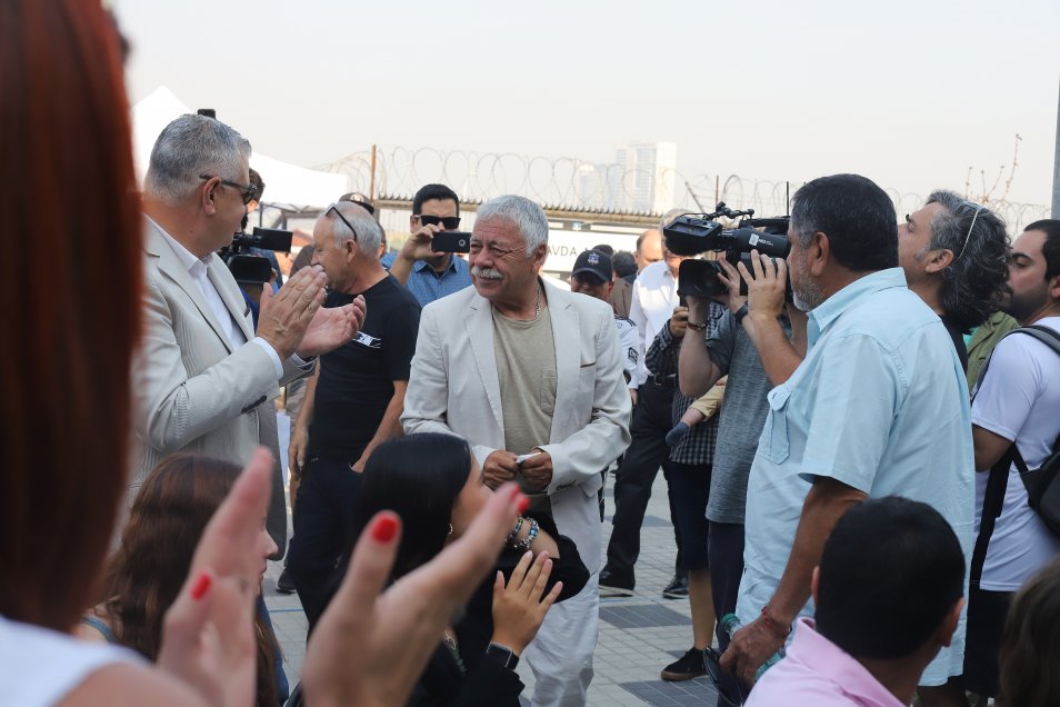 El emotivo momento que se vivió al descubrir la estatua en honor a Carlos Caszely