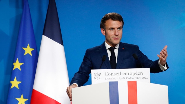 Emmanuel Macron y su esposa Brigitte encabezan la representación francesa en Doha