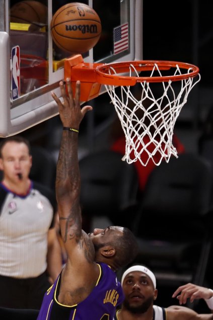 Los Lakers dieron una muestra de su irregularidad con triunfazo ante Denver