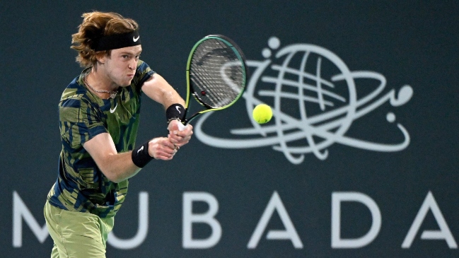 Tsitsipas y Rublev irán por el título en el torneo de exhibición de Mudabala