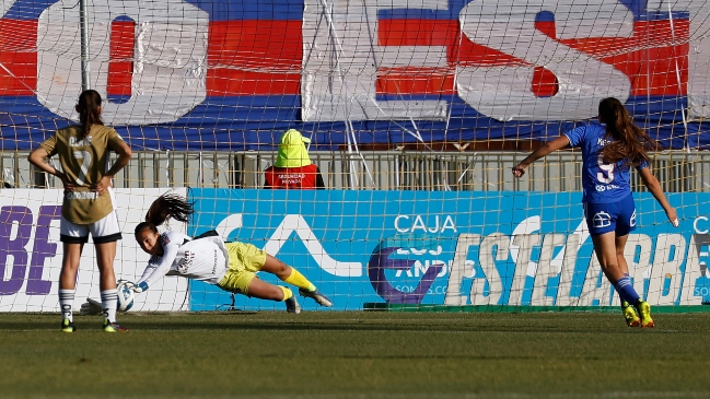 ¡Notable! La portera Antonia Canales atajó un penal y sostuvo a Colo Colo ante la U