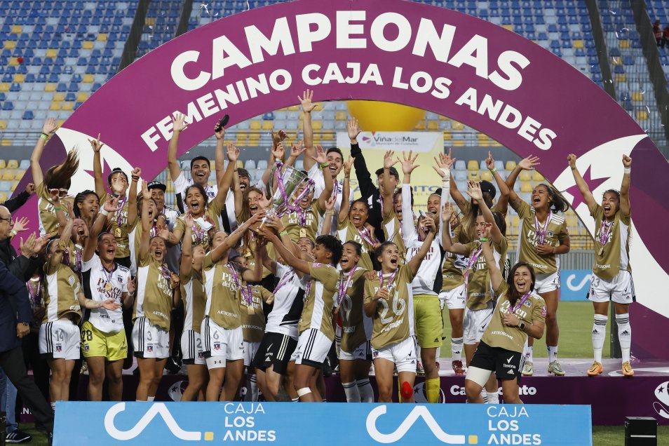 El equipo femenino de Colo Colo levantó su estrella 14 del Campeonato en Sausalito