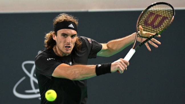 Stefanos Tsitsipas sumó buenas sensaciones con el triunfo en la exhibición de Abu Dhabi