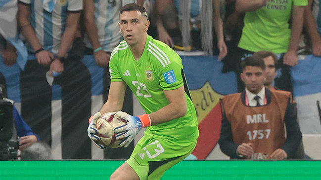 Emiliano Martínez mantuvo con vida a Argentina en el último tramo de la final ante Francia