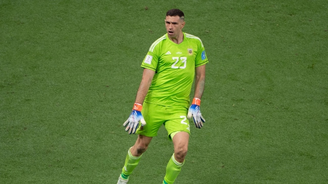 Emiliano “Dibu” Martínez se alzó con el trofeo Guante de Oro