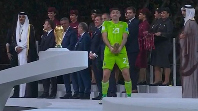 El “Pato Yáñez” de Martínez tras recibir el Guante de Oro del Mundial