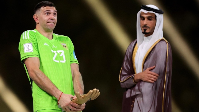 La explicación de Emiliano “Dibu” Martínez para su obsceno gesto en la premiación