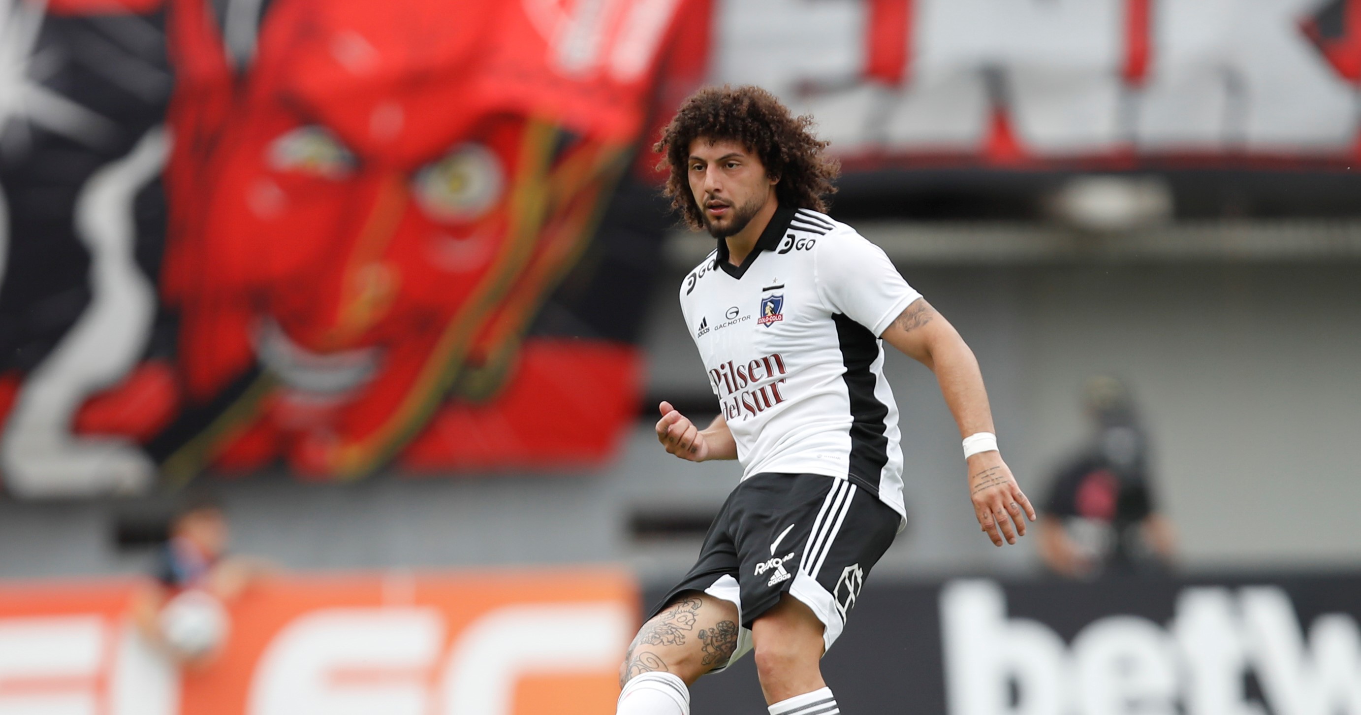 Falcón quiere mejorar su situación en Colo Colo en medio del interés de Nacional