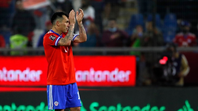 “El profe Gary”: Medel publicó las excelentes notas de su primer ciclo de estudios para ser DT