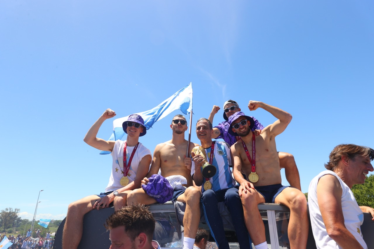 Así vivió el plantel de Argentina el masivo y caótico festejo en las calles de Buenos Aires