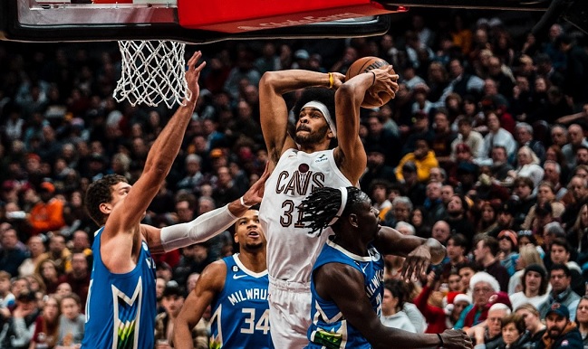 Cleveland Cavaliers derrotó a Milwaukee Bucks, pese a un brillante Giannis Antetokounmpo
