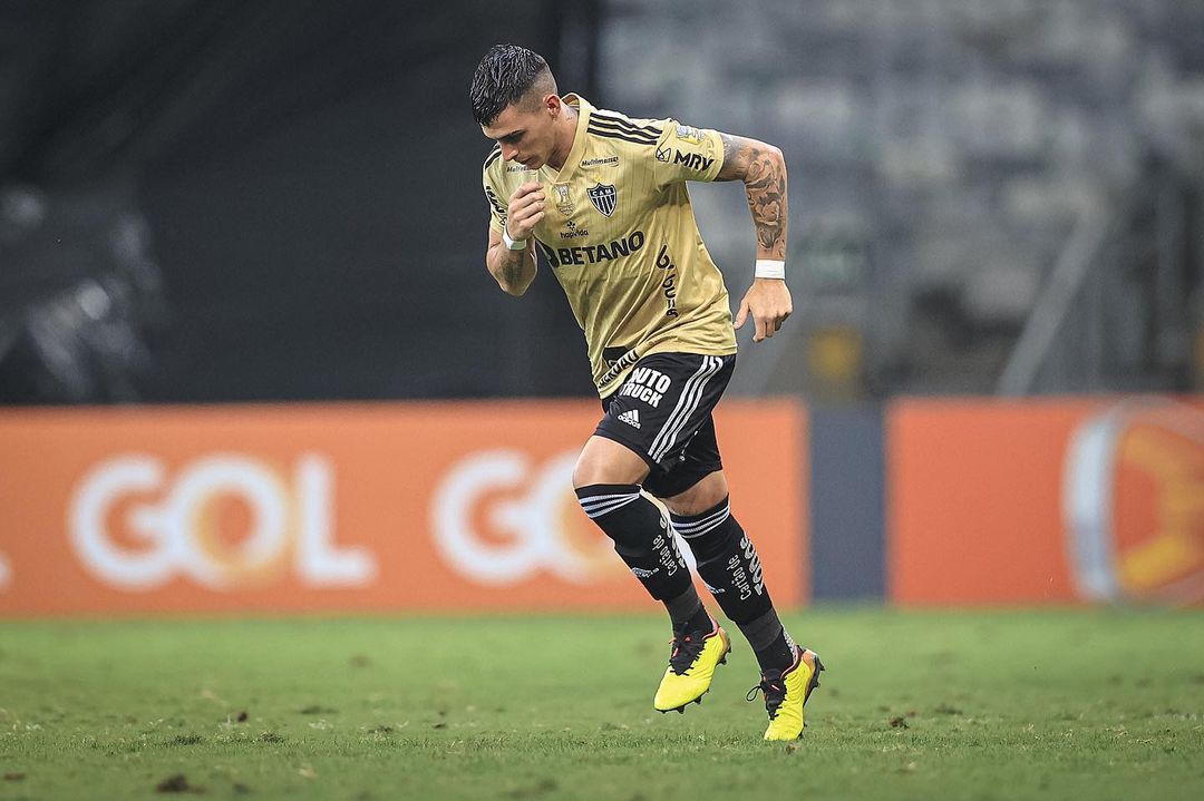 El argentino Cristian Pavón apareció en el radar de Colo Colo