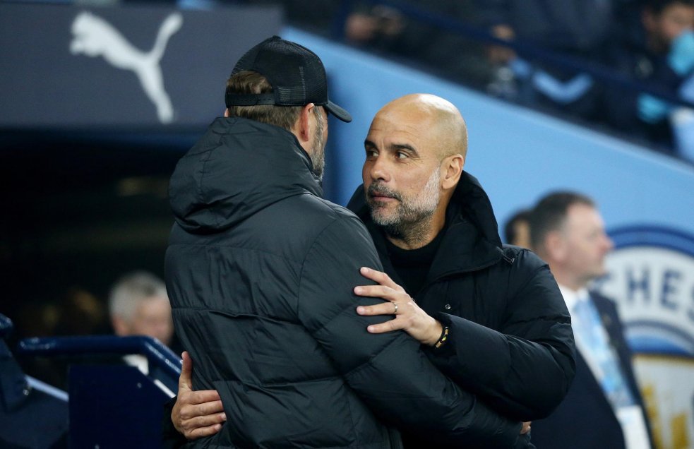 Guardiola le ganó el duelo a Klopp en frenético triunfo de Manchester City sobre Liverpool