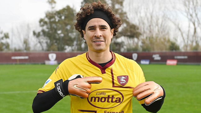 Guillermo Ochoa se convirtió en compañero de Diego Valencia en Salernitana