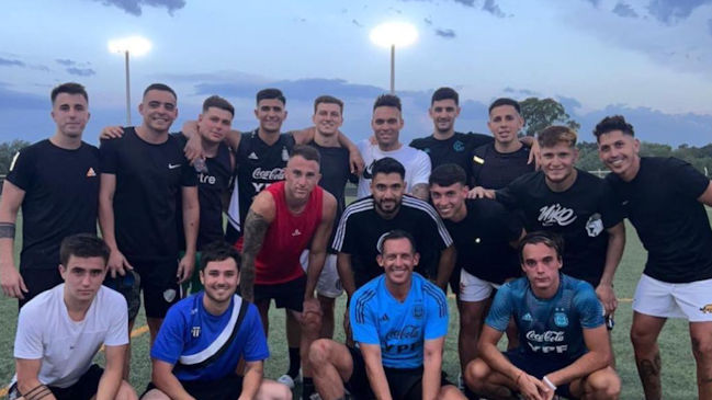 Leonardo Gil jugó una “pichanga” con Lautaro Martínez en Argentina