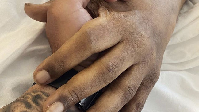 Hijo de Pelé le ofreció su fuerza tras llegar al hospital para acompañarlo