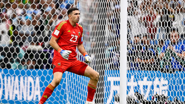 DT de Aston Villa: Voy a hablar con Emiliano Martínez sobre algunas de sus celebraciones