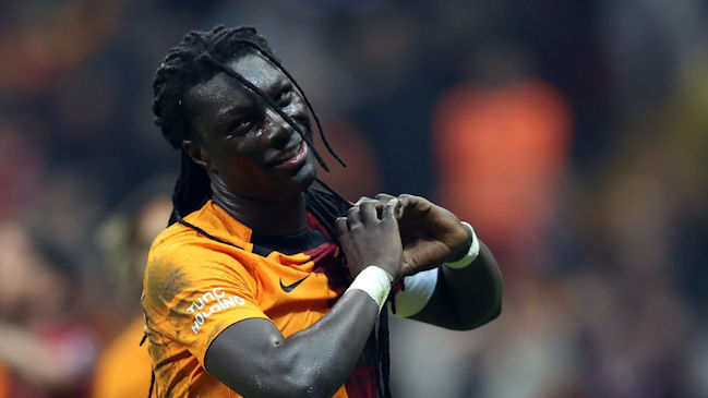 Bafetimbi Gomis destacó con un doblete en victoria de Galatasaray sobre Istanbulspor