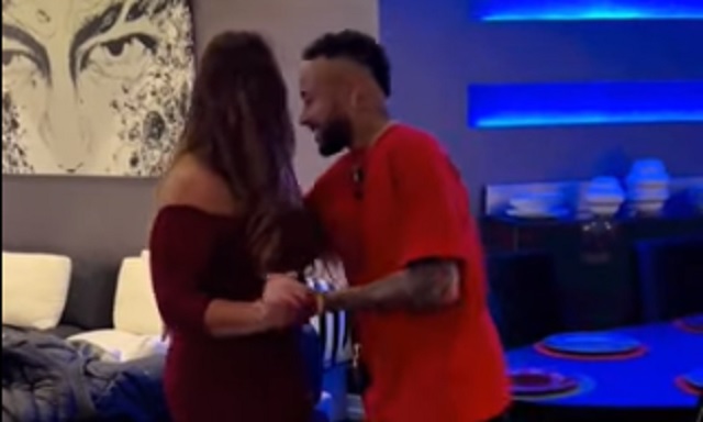 Neymar se lució bailando junto a su madre en celebración de Navidad