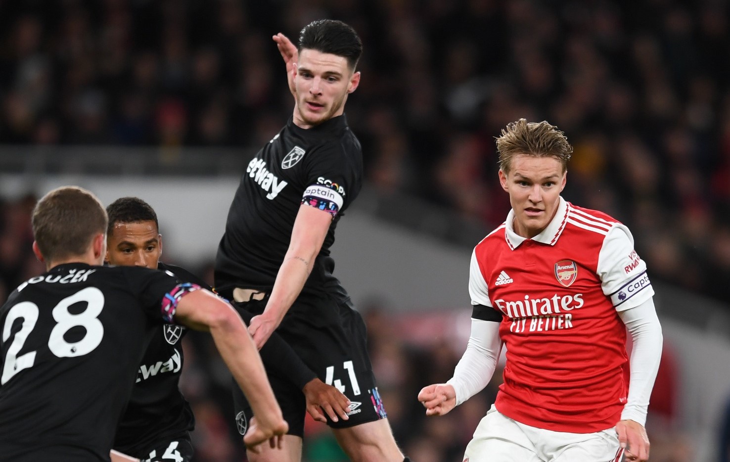 Odegaard lideró con sus asistencias la remontada de Arsenal sobre West Ham en el “Boxing Day”