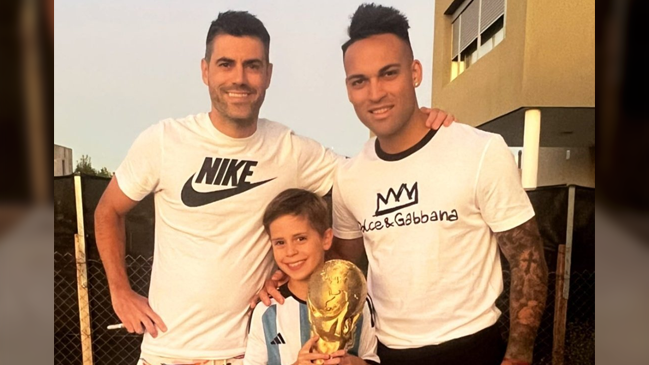 Junta de delanteros: Ezequiel Miralles se reunió con Lautaro Martínez en Argentina