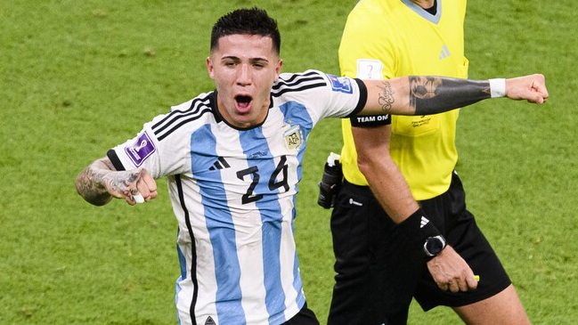 “Carrera loca”: Ofertas por Enzo Fernández llegan a 127 millones de euros, según prensa portuguesa