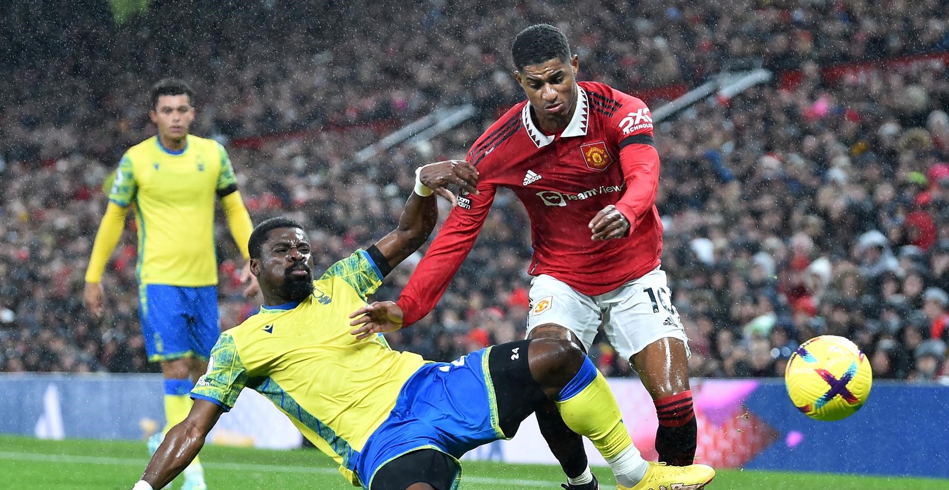 Manchester United goleó a Nottingham Forest y se afirmó en la Premier League