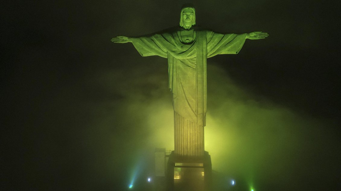 El Cristo Redentor se tiñó con los colores de la “verdeamarela” en honor a “O Rei” Pelé
