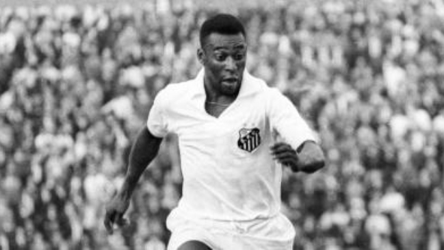 Santos evaluará retirar la camiseta 10 en honor a Pelé
