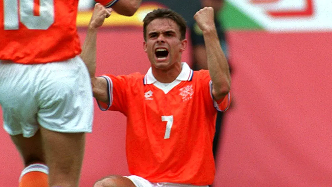 Marc Overmars sufrió un accidente vascular leve e inició su recuperación