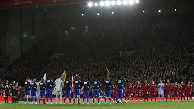 El emotivo minuto de silencio en Anfield para rendir homenaje a Pelé