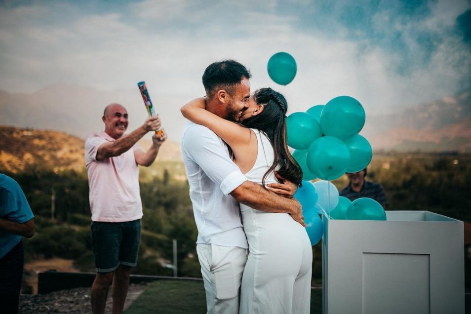 Gabriel Suazo y su esposa anunciaron que el bebé que esperan es un niño y ya tiene nombre