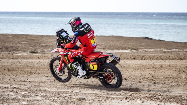 Pablo Quintanilla fue penalizado y cedió el segundo lugar de la primera etapa