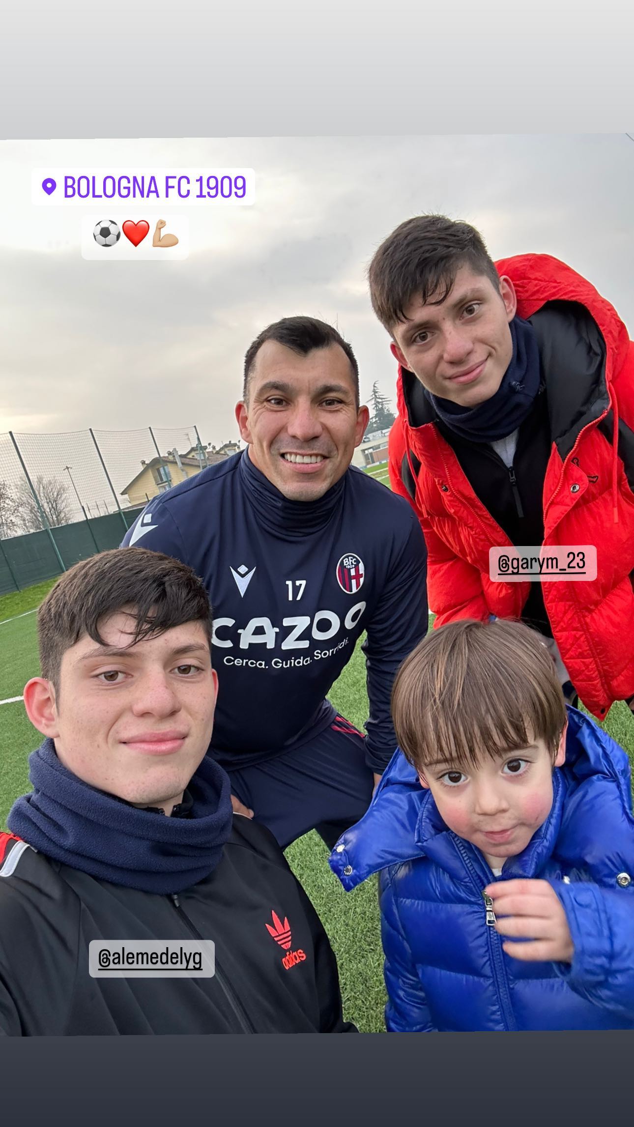 Gary Medel empezó el año entrenando junto a sus hijos en Bologna