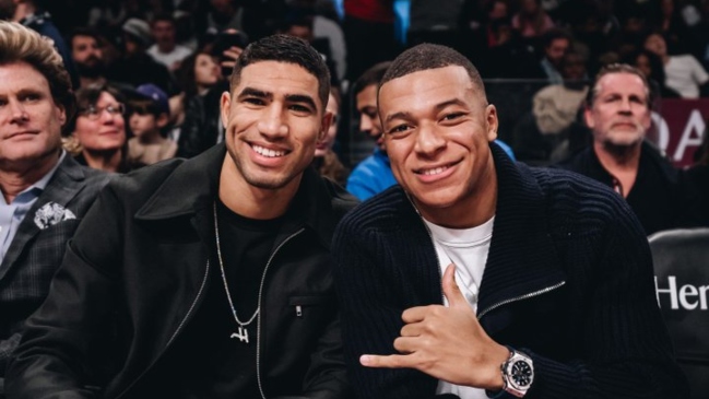 Mbappé y Hakimi recibieron una camiseta de Kevin Durant en su visita a la NBA