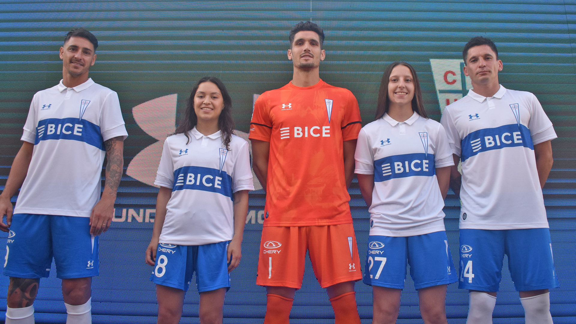 Universidad Católica presentó su nueva camiseta para la temporada 2023