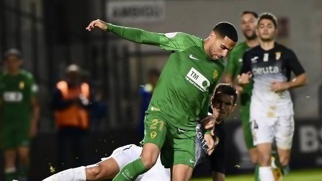 Enzo Roco cometió un penal en eliminación de Elche en Copa del Rey ante equipo de Tercera División