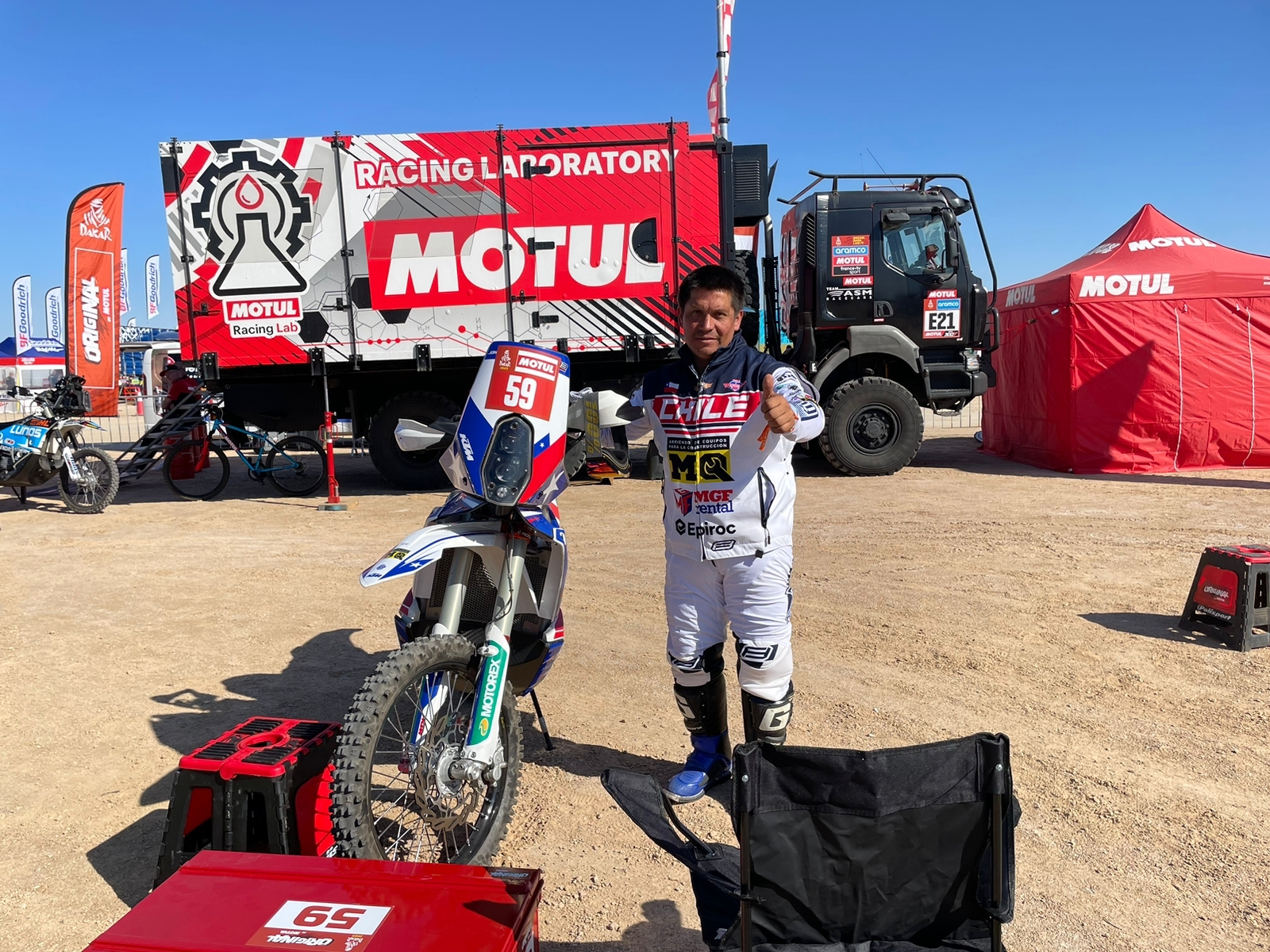 La aventura del solitario John Medina terminó con una caída en la categoría original del Dakar