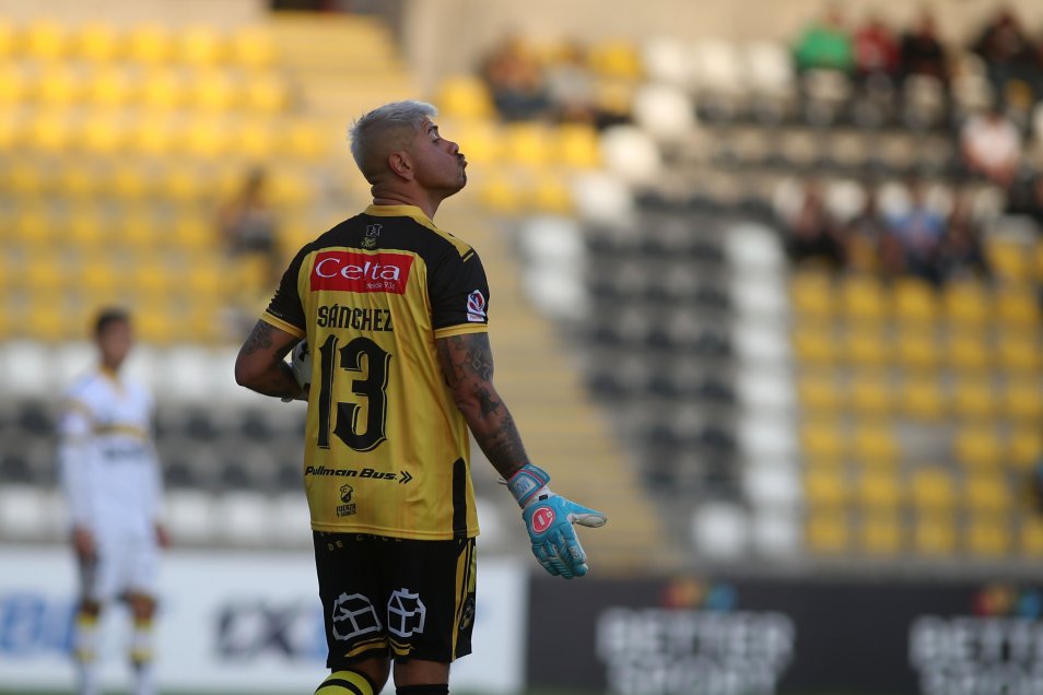 Coquimbo amargó el inicio de un nuevo ciclo en la U en el “Francisco Sánchez Rumoroso”