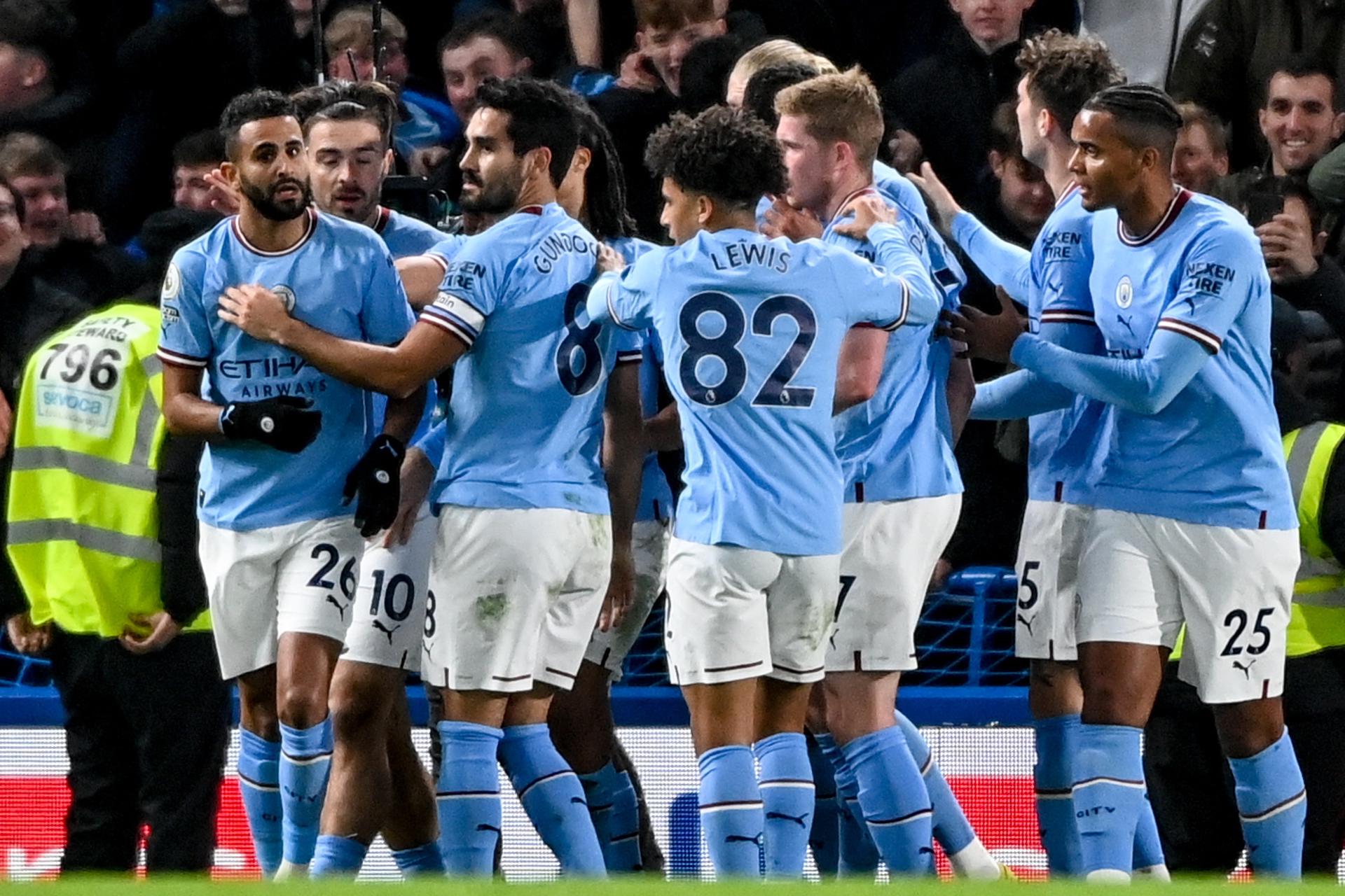 Manchester City doblegó a Chelsea y se acercó al líder Arsenal en la Premier